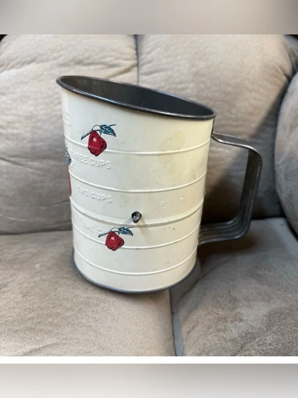 Vintage 50’s Bromwell’s 3-Cup Flour Sifter with Red Apples Design Retro Kitchen